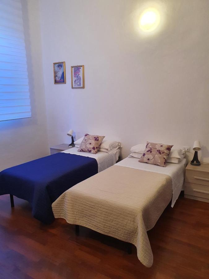 Arena Suite All Comforts - With Free Parking Garage Per Qualified Rate - Con Parcheggio Incluso Per Le Tariffe Qualificanti - Metro Verde Greenline Moscova Milan Bagian luar foto