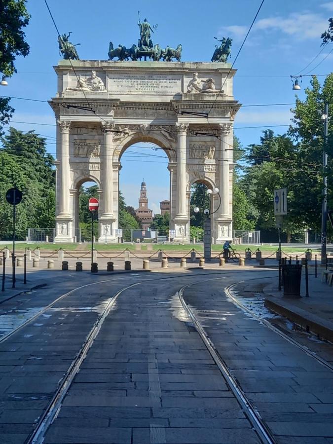 Arena Suite All Comforts - With Free Parking Garage Per Qualified Rate - Con Parcheggio Incluso Per Le Tariffe Qualificanti - Metro Verde Greenline Moscova Milan Bagian luar foto